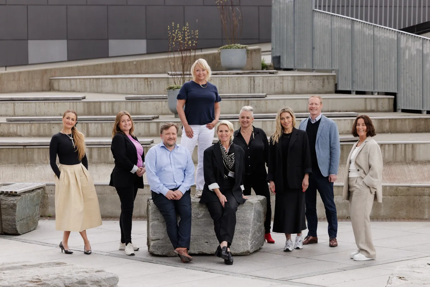 NFVBs styre 2025-2027. Siv Oldervik, Carina Dahl Aspeli, Andreas Lorentzen, Gro Ravndal Bruarøy, Anne Kristin Osen Eide, Julie Rismoen, Linn Veronika Hansen, Aksel Reksten, Kristin Sandum Berre. Tara Lyche var ikke tilstede da bildet ble tatt.  Foto: Marius Fiskum